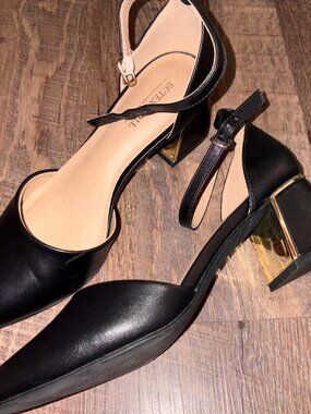 Black size 9 pointed toe heels
